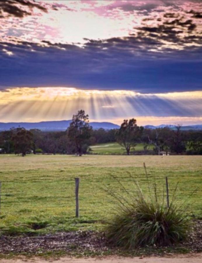 #Grampians Views Getaway #Cbd #Netflix Apartment Стоол Екстериор снимка